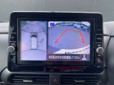 上からまる見え!アラウンドビューモニターの画像です。純正ナビに映してあります。お車を真上から見たような映像をミラーやナビ画面に映し出す事によって、車両の周囲を確認し、駐車時や発進時の運転をサポート。