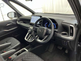 見通しのよいすっきりとした視界で、誰でも運転しやすいです。運転のしやすさは疲れにくさにも繋がりますよ♪