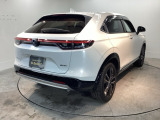 走行シーンに合わせて、EV・ハイブリッド・エンジンの3つのモードを自動で切り替えるので、街乗りから高速走行までスムーズなドライブを楽しめます!