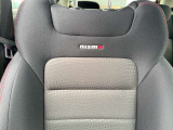 運転席・助手席にはnismoのエンブレム!