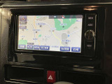 純正ナビを装備。タッチパネル式で使いやすく、お出かけもラクラクです。
