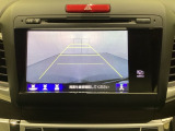 バックでの車庫入れも安心です! リアカメラが付いているバックモニター付のナビを装備しております。操作線もついており距離感も画面から確認できます。