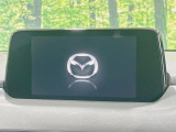 【マツダコネクトナビ】車内の雰囲気にマッチした一体型タイプのナビ。各種車輌設定やBluetooth再生等、様々な機能が楽しめます。直感的なダイヤル操作が可能で、使い勝手も良好です。