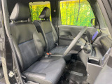運転席シート廻りは使用感も少なく、良好な状態となっています。前オーナー様が丁寧に使っていたことがよくわかりますね。