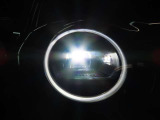 LEDオートヘッドライトを搭載しております。前方を非常に明るく照らす事ができ夜間走行時に重宝します。