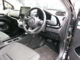 運転席の足元広々としているので運転しやすいです。