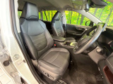 運転席シート廻りは使用感も少なく、良好な状態となっています。丁寧に使われていたことがよくわかりますね。