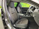 運転席シート廻りは使用感も少なく、良好な状態となっています。前オーナー様が丁寧に使っていたことがよくわかりますね。
