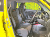 運転席シート廻りは使用感も少なく、良好な状態となっています。前オーナー様が丁寧に使っていたことがよくわかりますね。