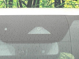 【i-ACTIVESENSE】走行中に前方の車両等を認識し、衝突しそうな時は警報とブレーキで衝突回避と被害軽減をアシスト。より安全にドライブをお楽しみいただけます。
