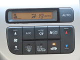 オートエアコンなので、スイッチひとつでオールシーズン快適に過ごすことができます。