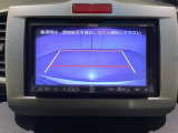 バックでの車庫入れも安心です! リアカメラが付いているバックモニター付のナビ(社外品)を装備しております。操作線もついており距離感も画面から確認できます。