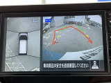 上空から見下ろしているかのような映像をディスプレイに映し出し、スムースな駐車をサポートします。画面は「トップビュー」のほか「サイドブラインドビュー」への切り換えが可能。ますます安心です