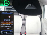 フロントカメラで車線や前方の人や車をモニターして、エマージェンシーブレーキや車線逸脱警報をを作動。ハイビームアシストも装備。