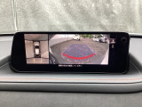 狭い場所での駐車やすれ違いなどでより的確な運転操作に役立つ360&deg;ビューモニターが装備されています。