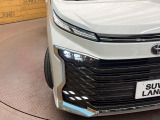 【ダブルファンクションターンランプ付きLEDヘッドライト】人気上昇中のダブルファンクションターンランプを装備!ウィンカーとデイライト&車幅灯を兼用し、特別感のあるエクステリアを演出します。