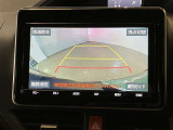 バックギアに入れると、このように後方が映し出されます!駐車の際とても安心!便利!最終確認はご自身の目と耳で必ず行ってください!