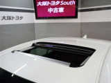 晴れた日には気持ちのよいドライブを楽しめるサンルーフ付き!室内に明るく開放的な雰囲気をもたらしてくれます!