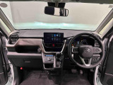 Aピラーの傾斜やヒップポイントの位置を最適化。ひらけた前方視界とノンストレスな運転姿勢で快適なドライブが楽しめます。