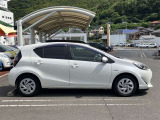 シートを外して室内をすみずみまで洗浄&消臭。ボディやタイヤはもちろん、エンジンルームまで洗浄しています。