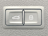 ●電動リアゲート:ワンタッチでリアゲートの開閉ができ、荷物などで両手が塞がっている状態でも簡単に開閉ができる便利機能です。