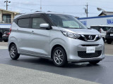 エマージェンシーブレーキ(衝突被害軽減ブレーキ)、フロントカメラが車両や歩行者を検知し警告音と共に衝突回避、軽減をアシストしてくれます。