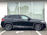 オリジナル・サービスもついたBMW自動車保険も取り扱っております。BMW自動車保険にご加入いただくと、万一のトラブルを24時間365日サポートするエマージェンシー・サービスの〈プレミアム〉をご利用いただけます。