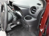 愛知ダイハツのお店では、ダイハツ車を知り尽くしたプロフェッショナルなサービススタッフが、専用の診断機器を使って各システムを点検しております。