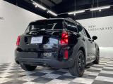 MINIを熟知したメカニックによる100項目の点検・整備を行います。不具合箇所、交換時期に達している部品に関しましては、全て当社負担で交換してからのご納車となります。