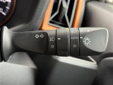 【オートライト(AUTO)】外の明るさをシステムが感知して、自動でヘッドライトが点灯します。ヘッドライトをつけ忘れを防ぐ便利機能です。