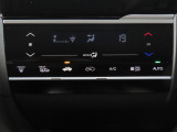 オートエアコンなので、スイッチひとつでオールシーズン快適に過ごすことができます。
