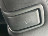 助手席は右側にもリクライニングレバーがあり、運転席からのリクライニング調整が可能です。