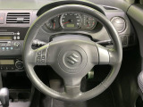 【純正革巻きステアリング】上質な革を使用することで、手にしっかり馴染みとても運転しやすいハンドルです♪