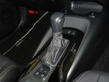 電動パーキングブレーキ・ブレーキホールドを装備してます。ホールド機能は信号待ちが多い一般道で疲労軽減になり、大好評です!