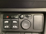 リアドアは乗り降りに便利な両側電動スライドドアです。また運転席に座っていながらスイッチ操作で自在にスライドドアを開け閉めできます。