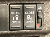 【両側パワースライドドア】スマートキーや運転席のスイッチで後席両側スライドドアの開閉が可能♪電動だから力を入れてドアを開ける必要が無く、小さなお子様でも簡単に開け閉めでき快適です♪