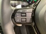 ステアリングにオーディオ操作スイッチが付いています。オーディオ画面に直接タッチしなくても操作が出来ますので、運転に集中できます。