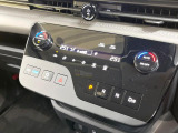 【オートエアコン】一度お好みの温度に設定すれば、車内の温度を検知し風量や温度を自動で調整。暑い&hellip;寒い&hellip;と何度もスイッチ操作をする必要はありません。快適な車内空間には必須の機能ですね♪