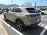 後退出庫サポート搭載!バックで出庫する際、左右から近づいてくる車両を検知。警報音とナビ画面上の矢印表示で、注意を促します。