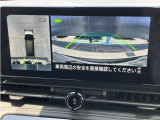 クルマを空から見たような映像が映る、アラウンドビューモニターで、車両周辺の安全確認も一目できます!小さなお子様や障害物も確認できるので、運転のしやすさだけでなく事故防止にも役立ち安心して駐車できます♪