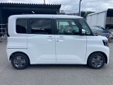 サイドから見ても素敵なデザインの軽自動車です!天井も高く室内空間も広く快適です☆