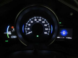 運転席のメータパネル類は常に視界に入る場所ですので、大事なチェックポイントです。ぜひ実際にご乗車ください。