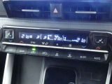 左右独立温度コントロールオートエアコンです。運転席、助手席それぞれで独立して温度設定ができます。冷え性の方が乗っても安心ですね♪