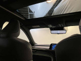 爽やかな風と光が差し込む開放的な車内で、至福のドライブを心ゆくまで。