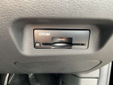 【ETC2.0】高速料金の自動決済に加え、渋滞回避や安全運転に役立つ道路情報を受信できる高度システム。より快適で効率的なドライブをサポートします。