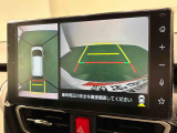 4つのカメラがしっかりサポート。駐車場や狭い路地などでも障害物が確認しやすく、真上からの目線でクルマの周囲が確認できて安心♪