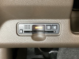 ハンドルの左下にETCがついています。高速道路の料金所の通過も楽々です。カードの取り出しもしやすい場所についています。