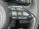 【レーダークルーズコントロール】(全車速追従機能付)付きです。車速に応じて追従支援してくれるので、ロングドライブも快適です。詳細は販売店スタッフまでおたずねください。