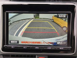 【バックモニター】バックカメラが装着されています。車庫入れが苦手な方もこれがあれば安心ですね