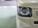 LEDヘッドライトは、点灯の瞬間から光量を発揮し、突然暗くなるトンネルなどでの安定感を高めます。